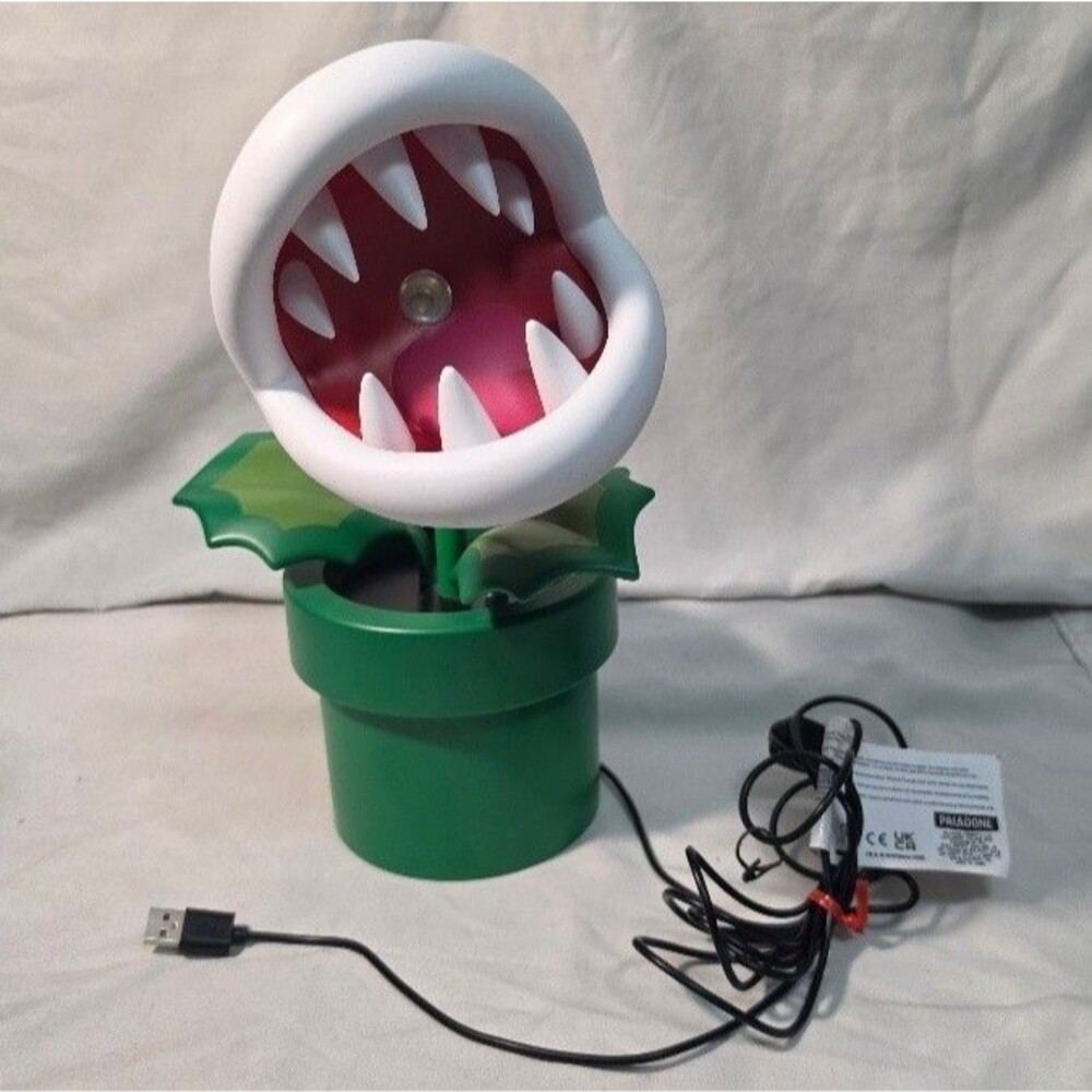 Paladone Piranha Plant Posable LED Desk Lamp USB Super Mario Novelty Light